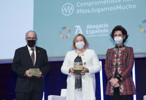Mario Mellado, director del CNB, junto a Rosa Menéndez, presidenta del CSIC y Victoria Ortega, presidenta del Consejo General de la Abogacía Española